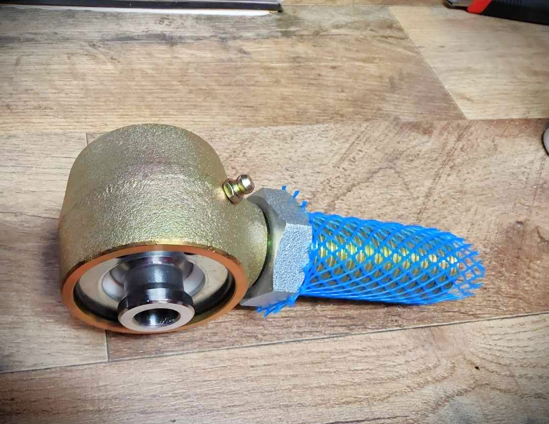 Advanced 3-Link Rebuildable control arm joint.
