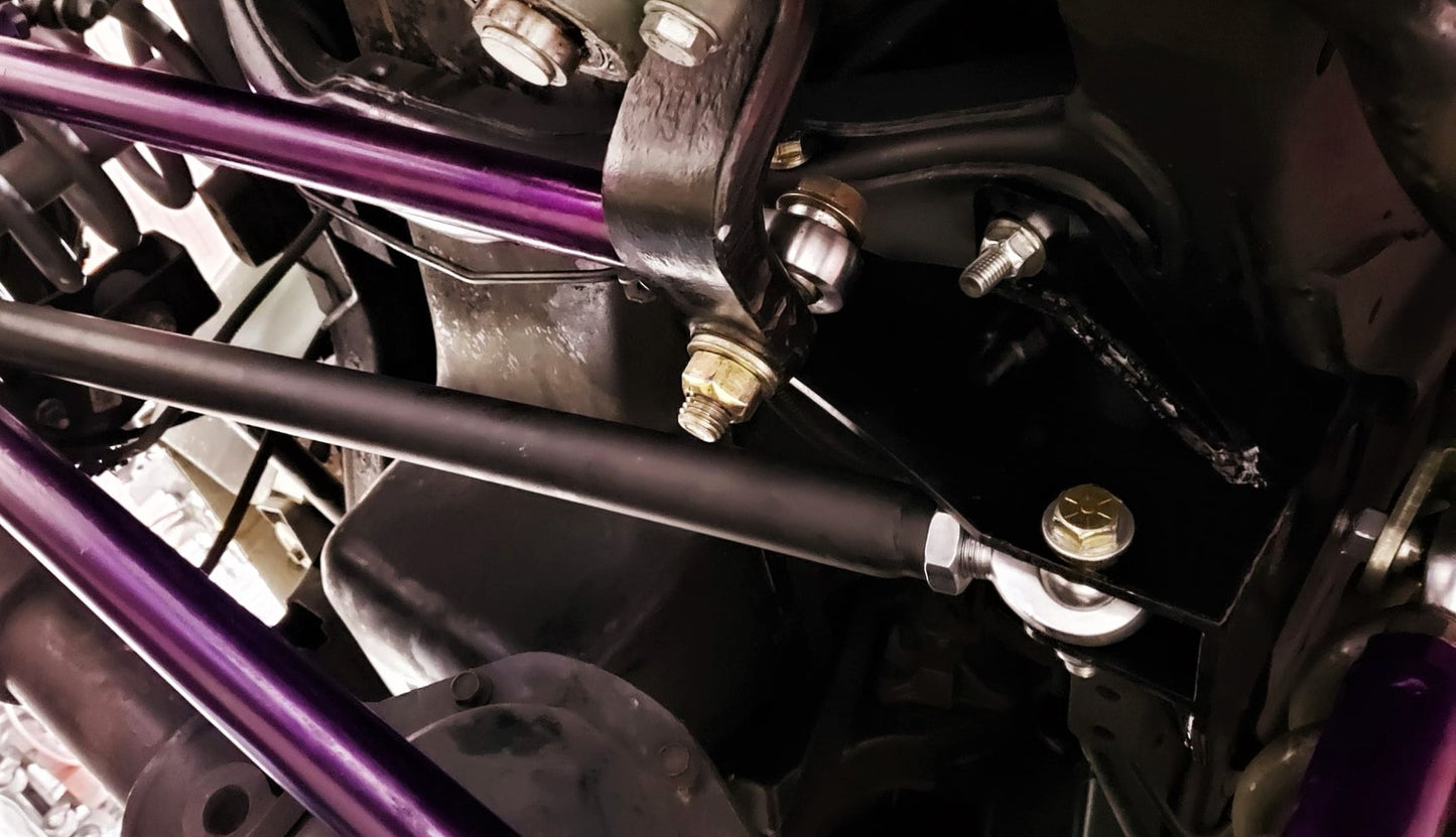 BKFabworks Dodge Ram front end with custom 4-link, track bar bracket, and heim steering installed