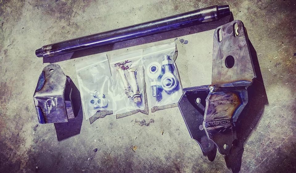 BKFabworks over-the-axle track bar kit for Jeep XJ, MJ, ZJ, and TJ 4x4s. Includes weld-on axle and frame brackets, DOM tubing, heims, and hardware.