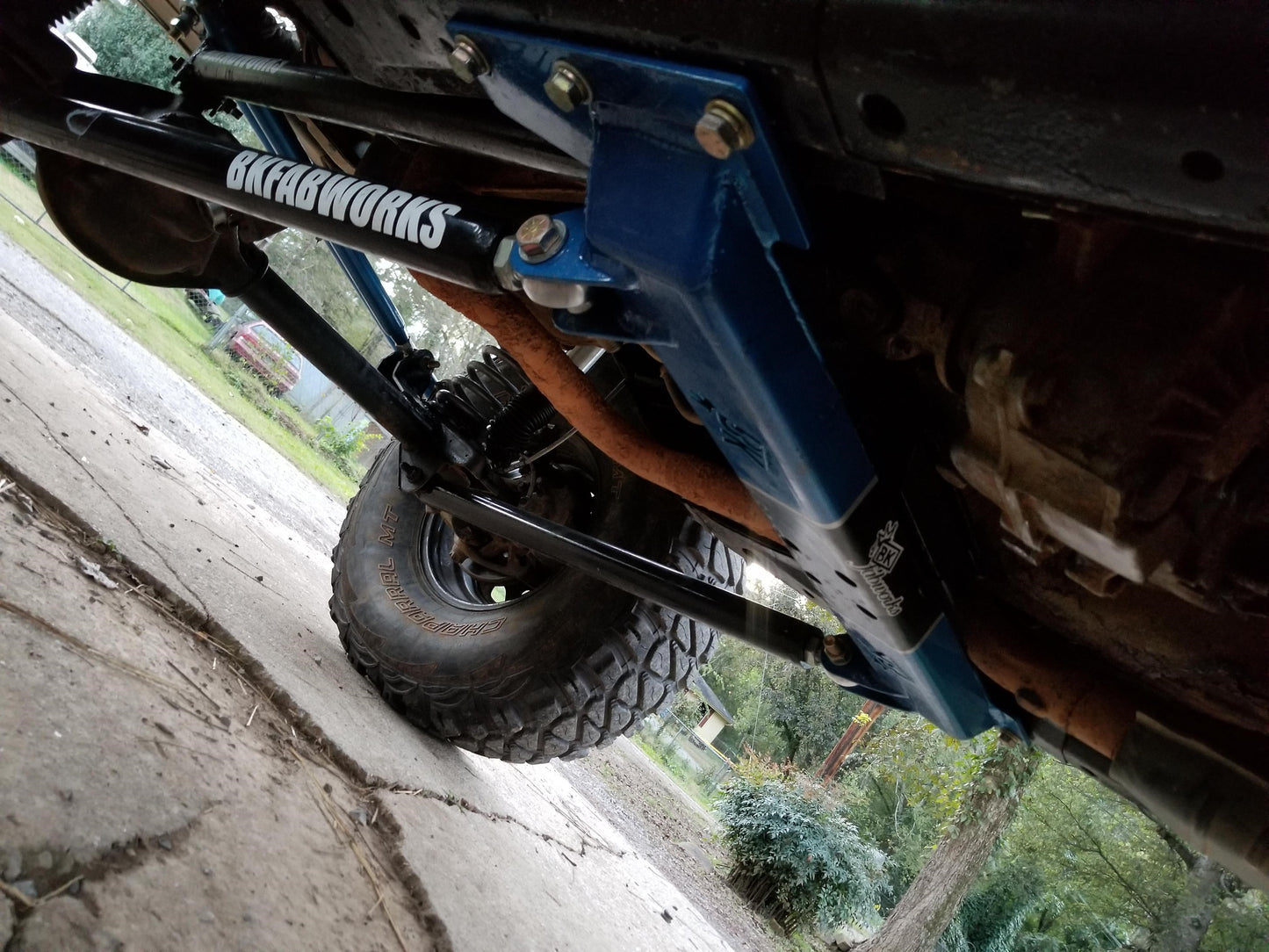 Installed BKFabworks standard 3-link suspension system on Jeep Cherokee XJ, showing powder-coated crossmember and heavy-duty control arms